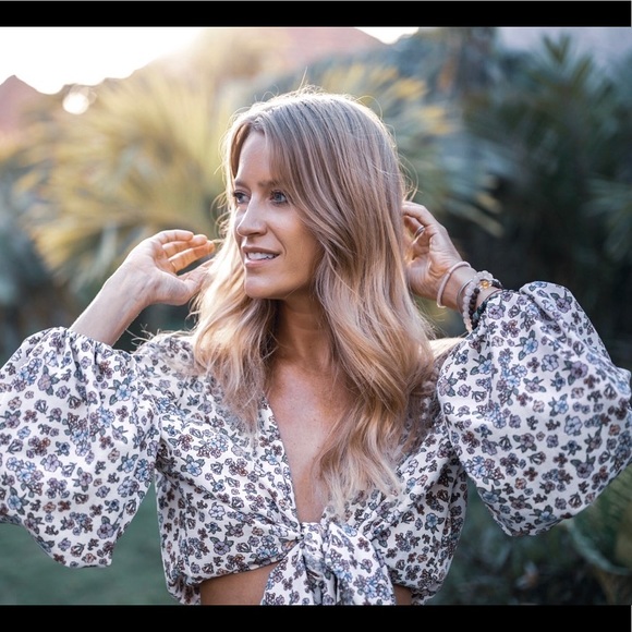 Light blue and lilac floral front tie blouse - Picture 4 of 5